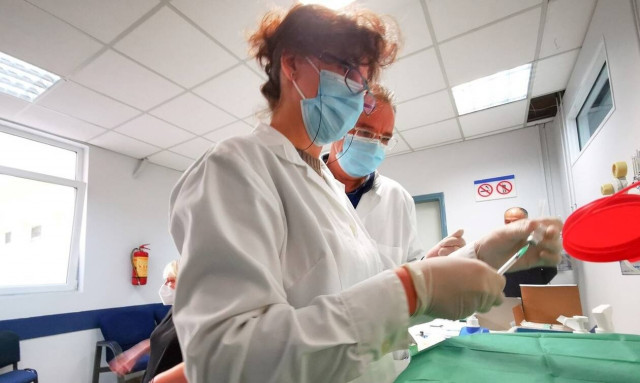 Κορονοϊός: Οδηγίες για όσους εμβολιάζονται – Πότε πρέπει να επικοινωνήσουν με γιατρό