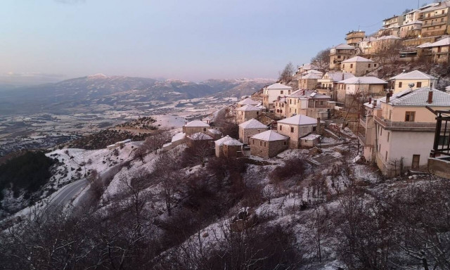 Κακοκαιρία: Το «έστρωσε» στα ορεινά της Π.Ε. Λάρισας - Εικόνες από το Λιβάδι Ελασσόνας