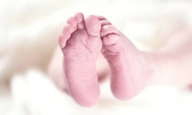 Αδιανόητο: 16χρονος πυροβόλησε στο κεφάλι το νεογέννητο παιδί του γιατί δεν μπορούσε να το φροντίσει