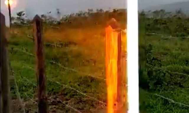 Απίστευτο βίντεο: Βραζιλιάνος χτυπήθηκε από κεραυνό και το κατέγραψε με το κίνητό του