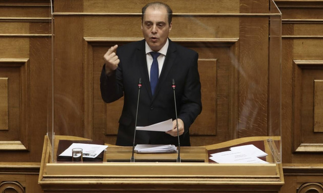 Παραλήρημα Βελόπουλου για τον εμβολιασμό: Σώνει και ντε να εμβολιαστούν οι Έλληνες