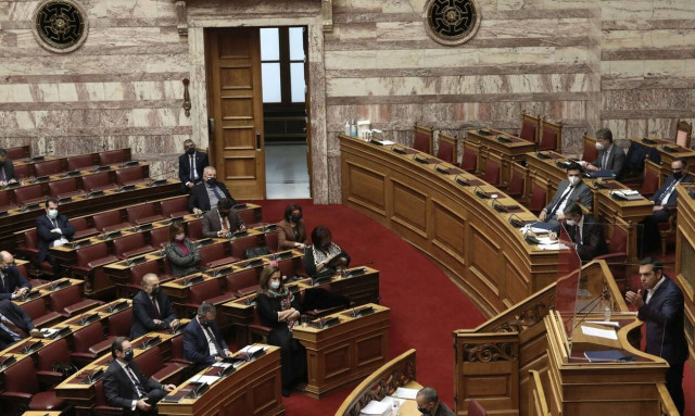 Κύκλοι ΣΥΡΙΖΑ: «Ο Μητσοτάκης τα μάζεψε για πρόστιμο μετά από την αντίδραση Τσίπρα»