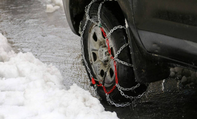 Κακοκαιρία «Λέανδρος»: Πού χρειάζονται αντιολισθητικές αλυσίδες - Πού έχει διακοπεί η κυκλοφορία