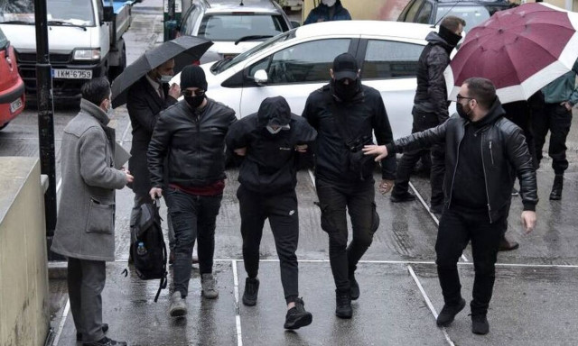 Επίθεση Μετρό: «Ο σταθμάρχης με χτύπησε» - «Μας είπε: Έτσι κάνετε ρε στο σπίτι σας»