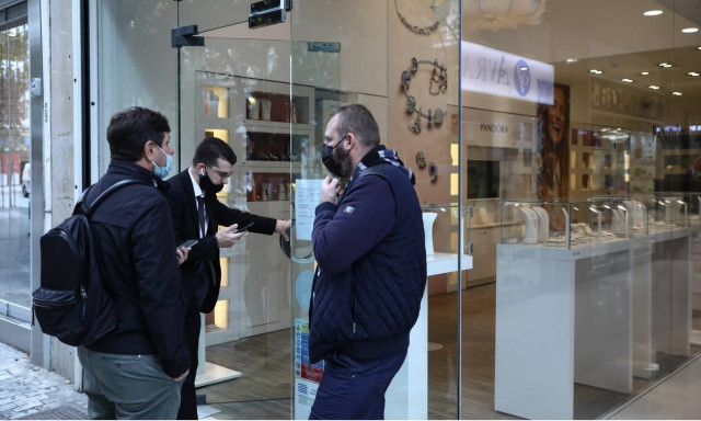 Παπαθανάσης: Πίσω στο click away αν υπάρξει συνωστισμός