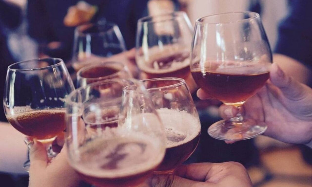 Lockdown - Θεσσαλονίκη:  Χειροπέδες & πρόστιμα σε νεαρούς διοργανωτές κορονοπάρτι