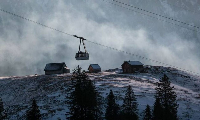 Συναγερμός στην Ελβετία: Παραλλαγμένο στέλεχος κορονοϊού εντοπίστηκε στο Σεν Μόριτζ