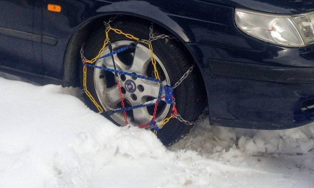 Καιρός ΤΩΡΑ - Κακοκαιρία «Λέανδρος»: Πού υπάρχει διακοπή κυκλοφορίας, πού χρειάζονται αλυσίδες