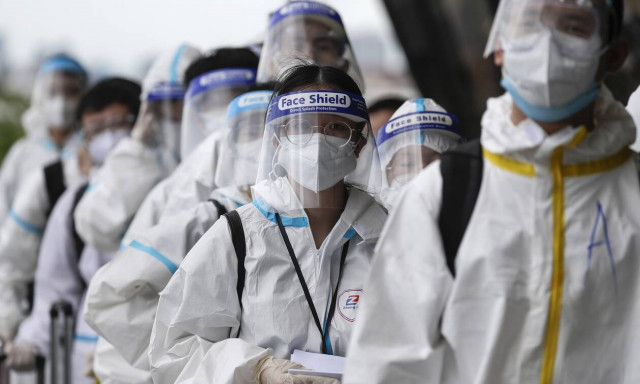 Εμπειρογνώμονες ΠΟΥ: Η Κίνα και ο Παγκόσμιος Οργανισμός Υγείας θα μπορούσαν να είχαν δράσει ταχύτερα