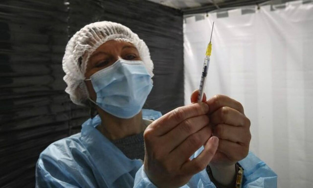 Κορονοϊός: Χάκερς αποκάλυψαν ανταλλαγή email έτσι ώστε να πιεστεί ο ΕΜΑ και να εγκρίνει τα εμβόλια