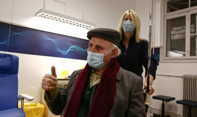 Κορονοϊός: Το 95% των ηλικιωμένων που είχαν κλείσει ραντεβού για το εμβόλιο προσήλθαν την πρώτη μέρα