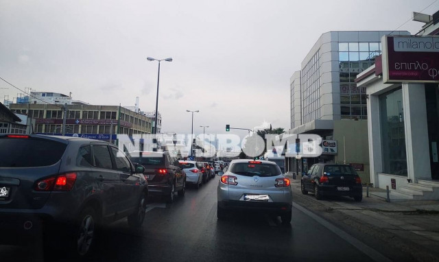 Κίνηση ΤΩΡΑ: Μποτιλιάρισμα στη Λεωφόρο Κηφισίας - Ουρές χιλιομέτρων (pics)