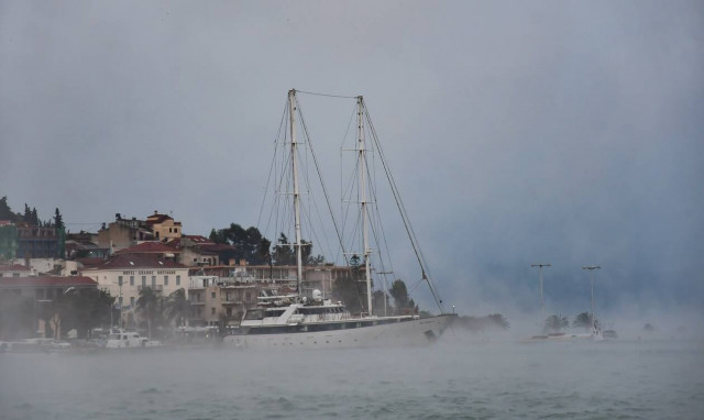 Καιρός: Θαλάσσιος καπνός στο Ναύπλιο - Το φαινόμενο που προκαλεί εντύπωση (pics - vid)