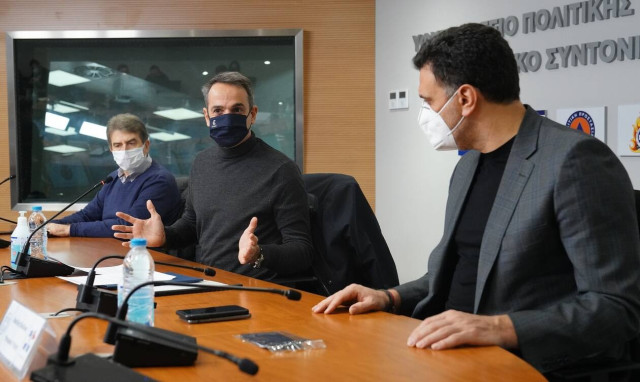 MItsotakis: Vaccinations underway without hurdles