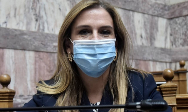 Ζωή Ράπτη: Επίσκεψη στο Πανεπιστημιακό Γενικό Νοσοκομείο Πατρών