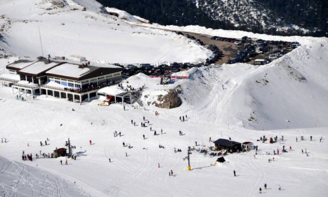 Development ministry mulling opening of ski resorts, Georgiadis says	