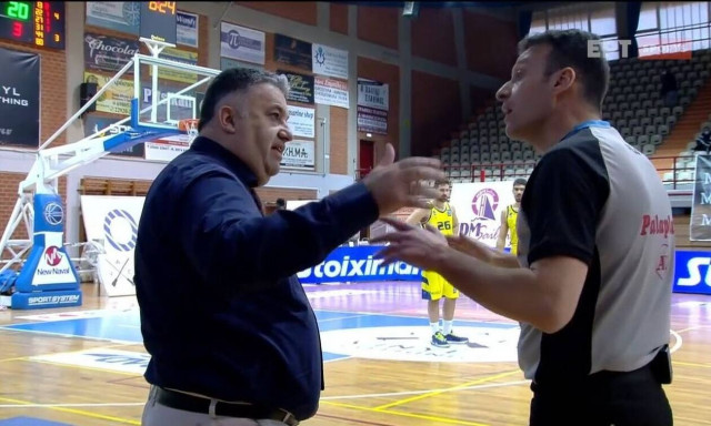 Basket League: Απίστευτο! Ένα... καμένο λαμπάκι έφερε αναστάτωση! (video)