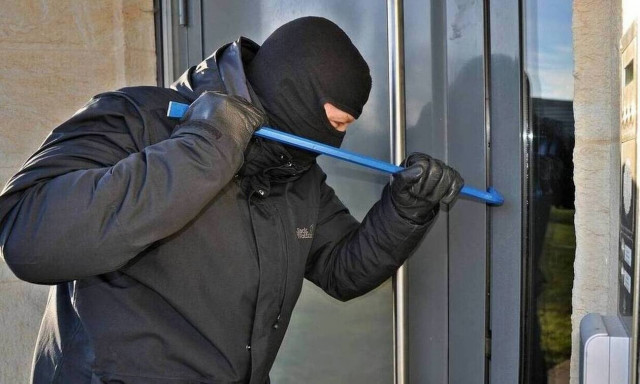 Μύκονος: Έντονη ανησυχία στο νησί - Σπείρα ρημάζει επιχειρήσεις  