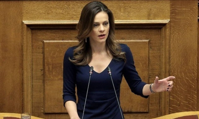 Έφη Αχτσιόγλου: Ρύθμιση οφειλών με κούρεμα χρεών 