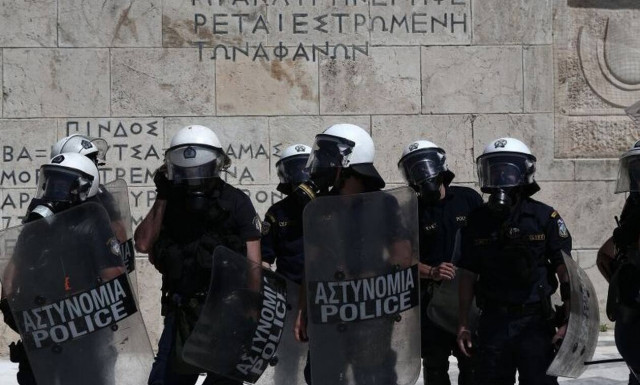 Διαδηλώσεις: Οι καταγγελίες για «μάντρωμα» δημοσιογράφων και η απάντηση του υπουργείου