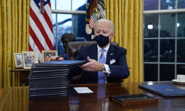 ΗΠΑ: Ο Μπάιντεν αλλάζει την πολιτική του Τραμπ για τους μετανάστες