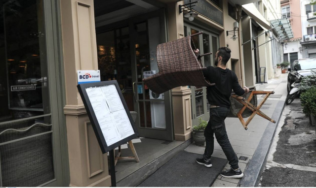 Χαλάρωση περιορισμών: Δεν βιάζονται κυβέρνηση και ειδικοί για ανοίγματα – Πάει πίσω η εστίαση