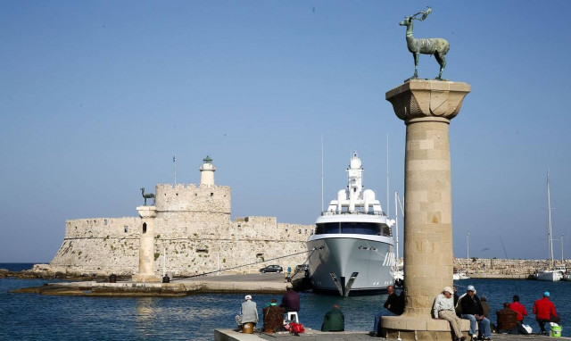 Σάλος στη Ρόδο με το «δεν γ@@@ς κομμουνίστρια» από τον αντιπρόεδρο των ξενοδοχοϋπαλληλων