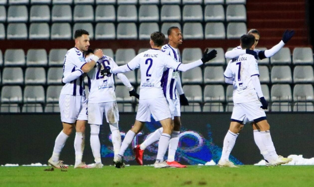 Και με χιόνια και με κρύα, ελαφρά ταξιαρχία! 