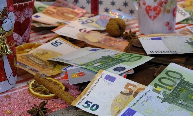 Δώρο Χριστουγέννων: Πότε πληρώνονται οι εργαζόμενοι για τις αναστολές Δεκεμβρίου