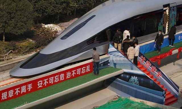 Η Κίνα παρουσίασε το γρηγορότερο τρένο στον κόσμο – Δεν διανοείστε την ταχύτητά του (vid)