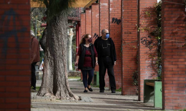 Lockdown: Δείτε σε ποιες περιοχές παρατείνονται τα αυστηρά περιοριστικά μέτρα 