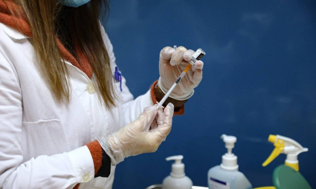 Εμβόλιο κορονοϊού: Ποιες ηλικίες παίρνουν σειρά – Πώς θα κλείσετε ραντεβού