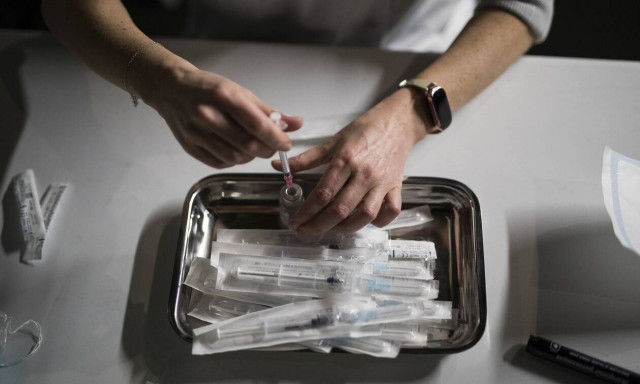 Γαλλία: Η Εθνική Αρχή Υγείας συνιστά διπλασιασμό του χρόνου μεταξύ των δόσεων εμβολιασμού