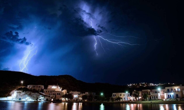 Καιρός: Με τρία διαδοχικά κύματα «χτυπά» η κακοκαιρία - Προσοχή μέχρι την Τετάρτη