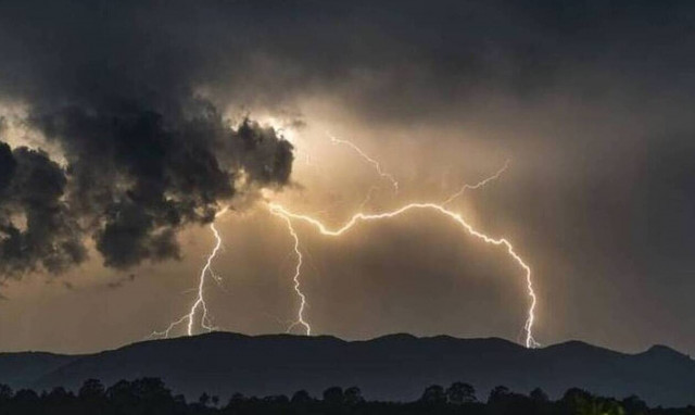 Καιρός: Προσοχή μέχρι την Τετάρτη – Καταιγίδες και τσουχτερό κρύο