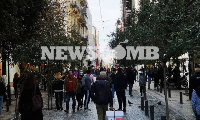 Κορονοϊός: Ανησυχία για μεταλλάξεις και ουρές στα μαγαζιά - «Δεν θα αντέξει το σύστημα Υγείας»