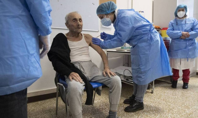 Κορονοϊός - Ιταλία: «Πρέπει να αναθεωρήσουμε το πρόγραμμα εμβολιασμού»