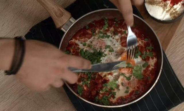 Shakshuka από τον Άκη Πετρετζίκη!