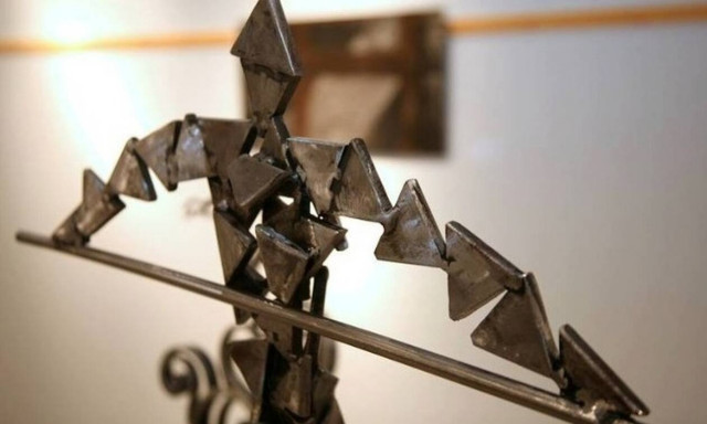 Γλύπτης εμπνέεται από τον Δον Κιχώτη ως σύμβολο αντίστασης στον φόβο μέσα στην κρίση