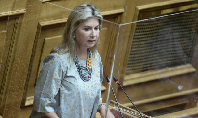 Μακρή: Δεν υπάρχει πρόβλεψη για πρόστιμα συγκεκριμένα σε μαθητές