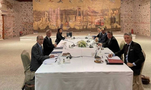 Διερευνητικές επαφές: Ικανοποίηση από τις ΗΠΑ – Σκεπτικισμός από την ΕΕ 