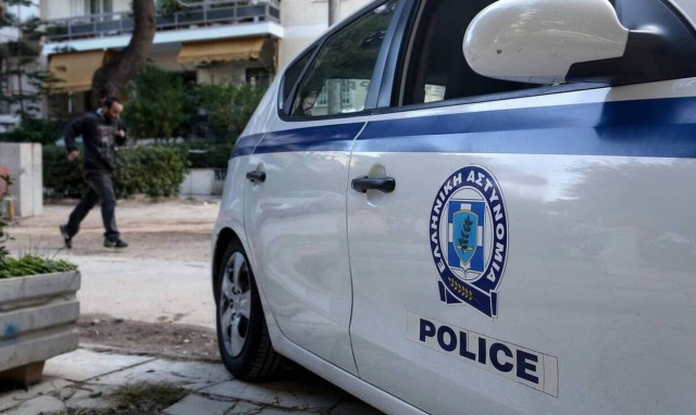 Συμμορία ανηλίκων στη Γλυφάδα: Ομερτά, μαχαιρώματα και «λάφυρα»