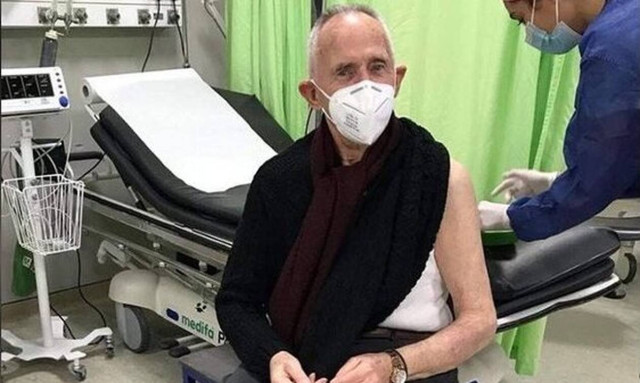 Εμβολιάστηκε ο πεθερός του Άλμπερτ Μπουρλά