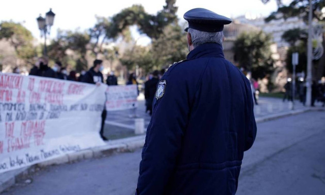 Police permits gatherings up to 100 people until Feb 1