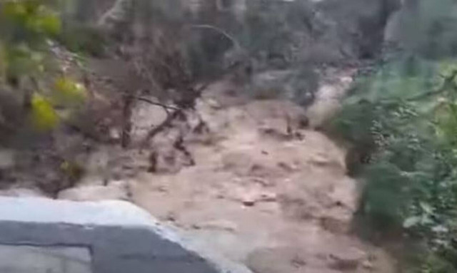 «Βούλιαξε» το Αγρίνιο από την κακοκαιρία - Πού εντοπίζονται προβλήματα (vids)