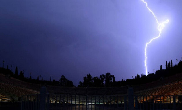 Καιρός: Άνοιξαν οι ουρανοί στην Αθήνα! Χιονίζει σε Μακεδονία και Θράκη - Πνίγηκε η δυτική Ελλάδα