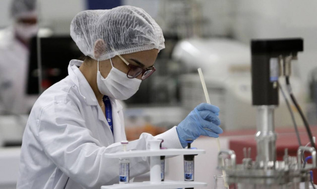 Κομισιόν για εμβόλια κορονοϊού: Οι εταιρείες να ανταποκριθούν στις υποχρεώσεις τους