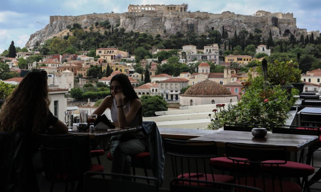 Lockdown: Πότε ανοίγουν εστιατόρια και καφετέριες - Οι κρίσιμες ημερομηνίες