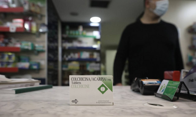 Κορονοϊός - Θεσσαλονίκη: Χαμός σε φαρμακεία για την κολχικίνη