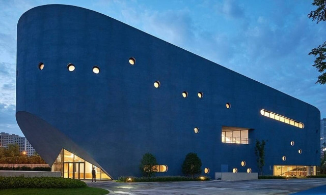 «Η Μπλε Φάλαινα» στη Σαγκάη (photos)